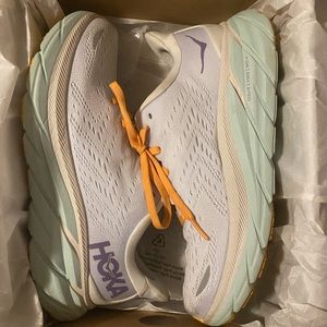 Hoka Clifton 8